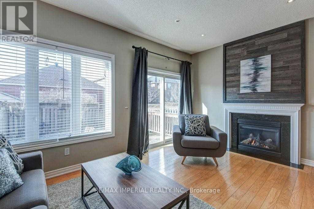 2438 Felhaber Crescent, Oakville, Ontario  L6H 7N8 - Photo 7 - W12931344