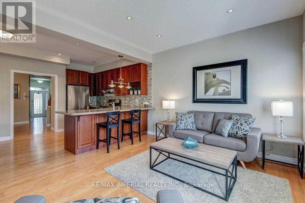 2438 Felhaber Crescent, Oakville, Ontario  L6H 7N8 - Photo 8 - W12931344