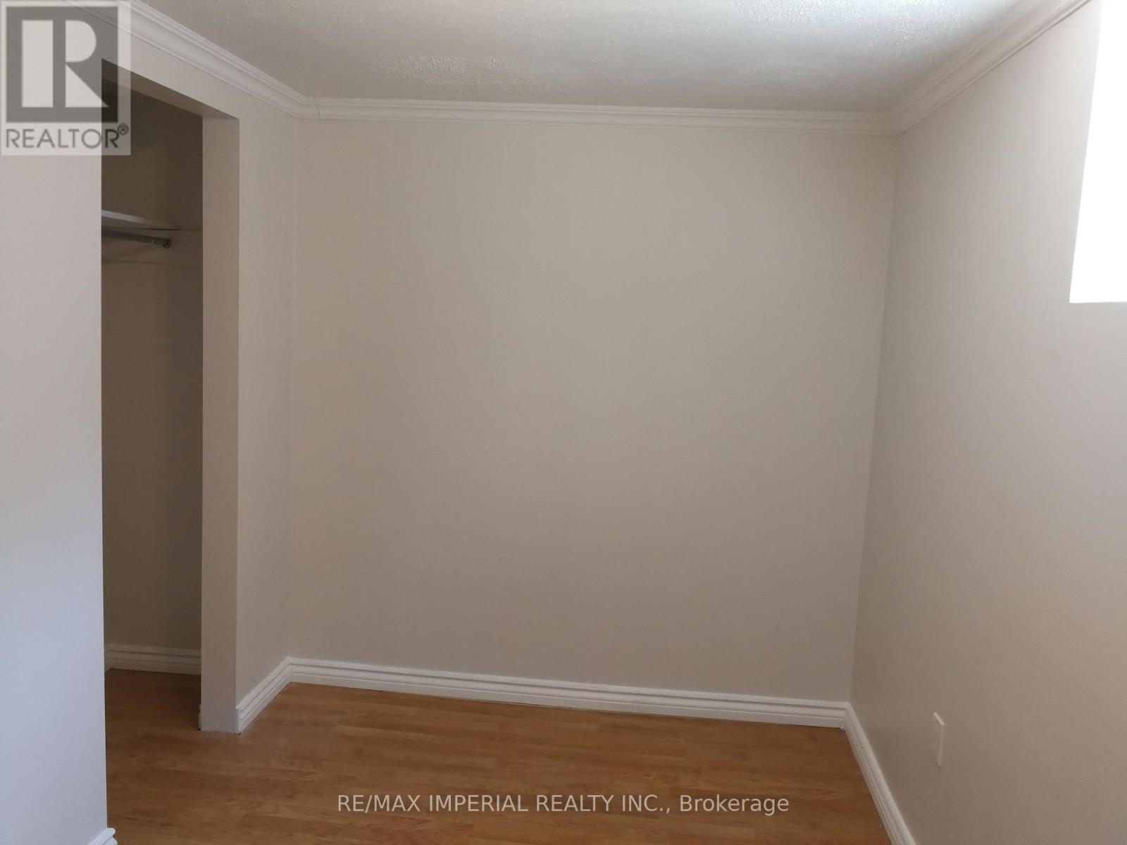 22 Miller Road, Oakville, Ontario  L6H 1J6 - Photo 10 - W12931370