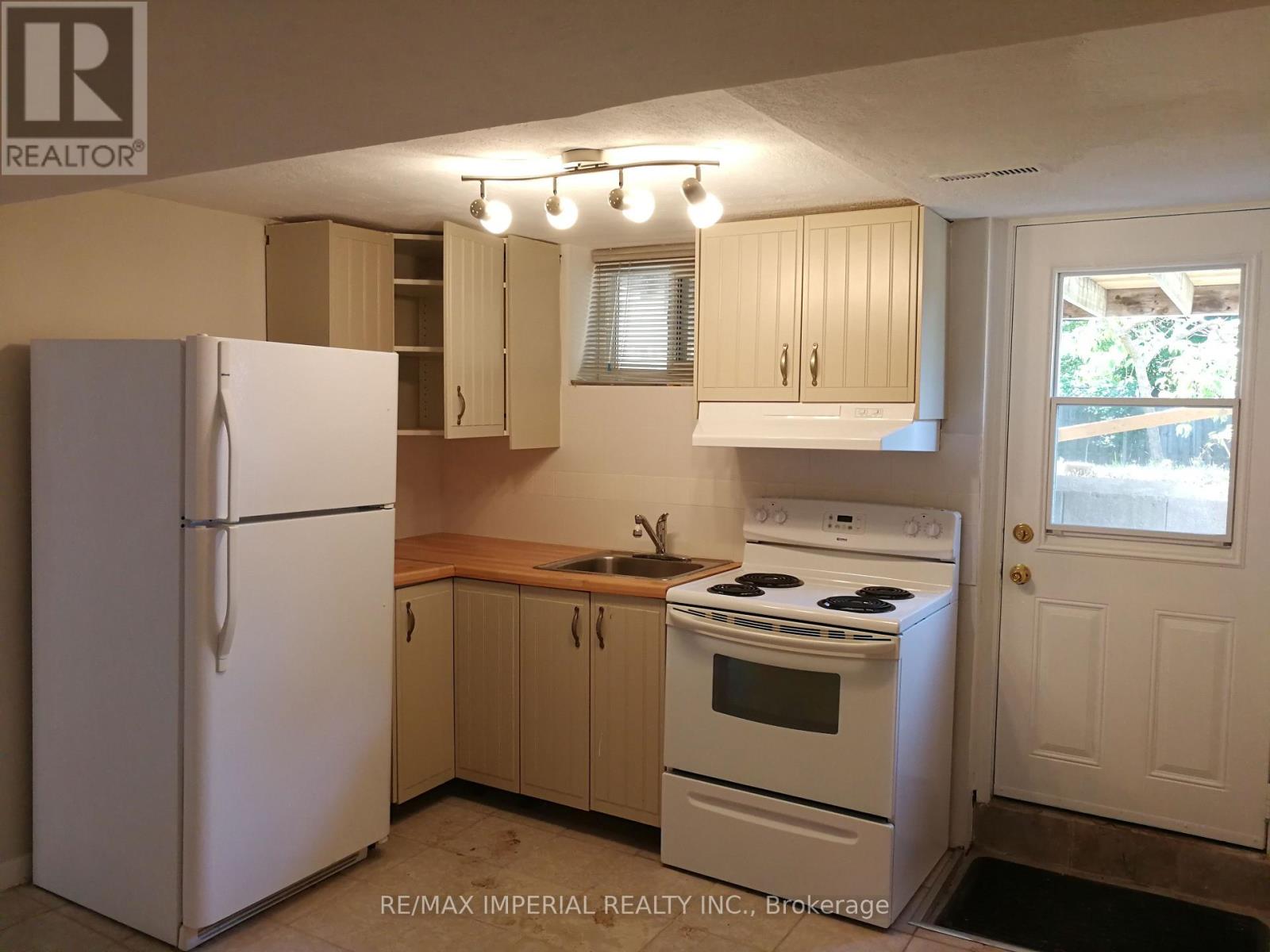 22 Miller Road, Oakville, Ontario  L6H 1J6 - Photo 3 - W12931370