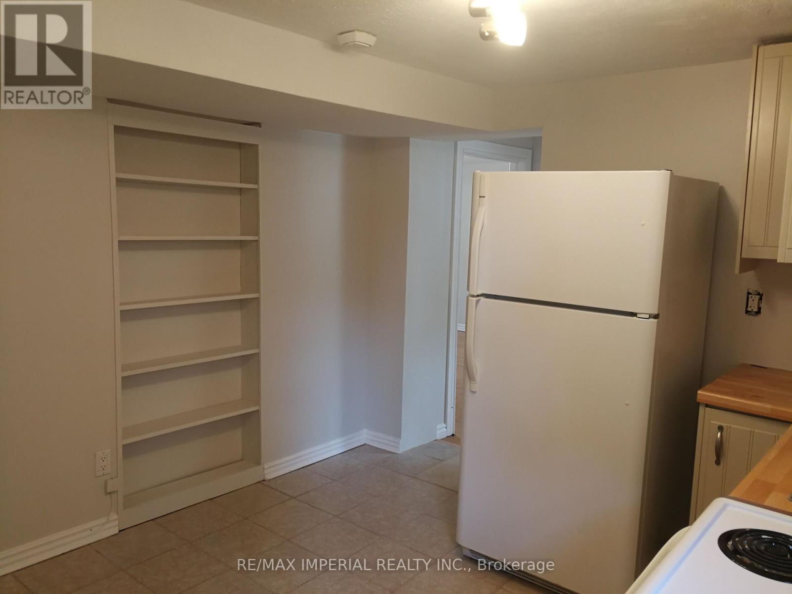 22 Miller Road, Oakville, Ontario  L6H 1J6 - Photo 4 - W12931370