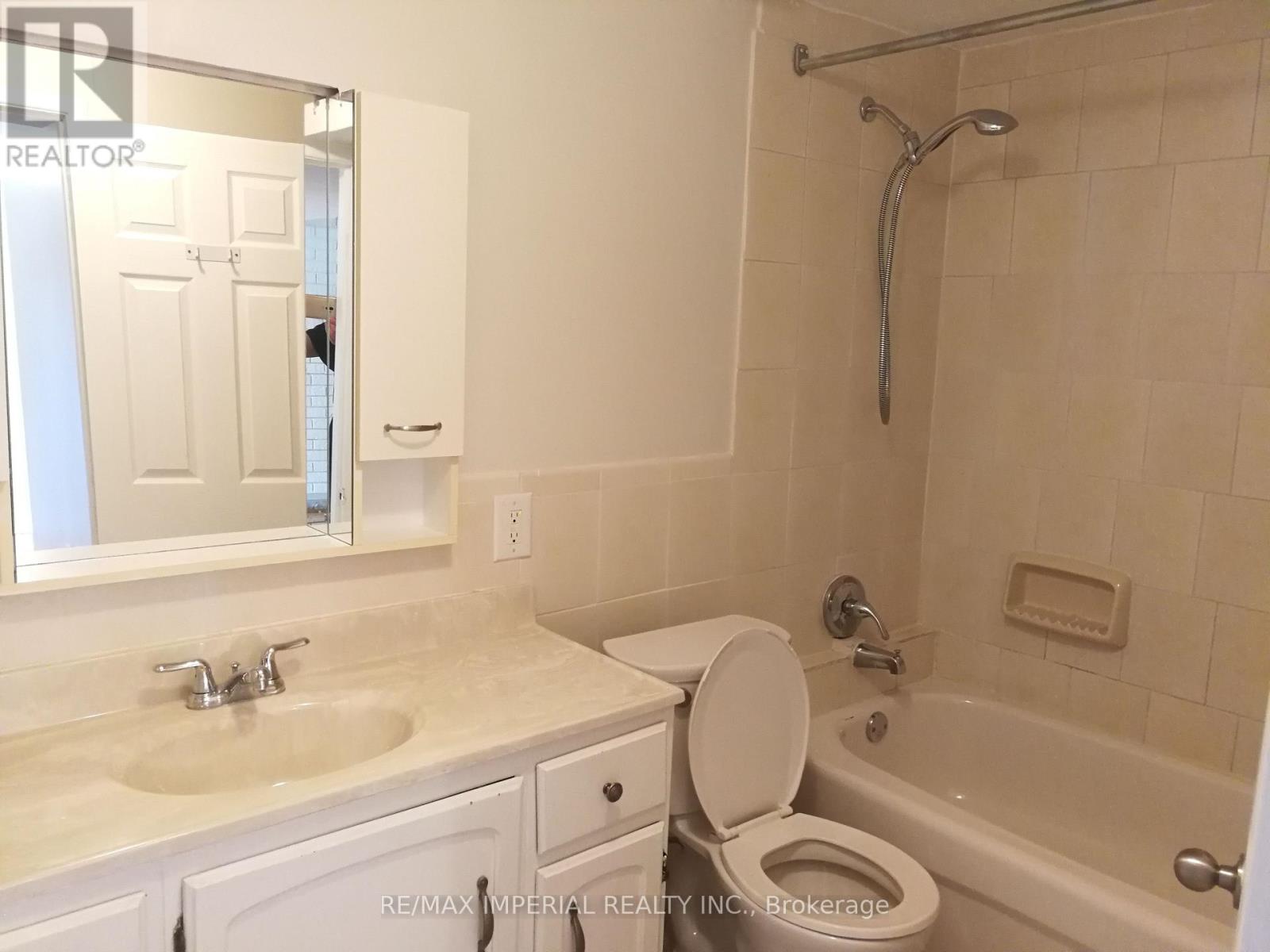 22 Miller Road, Oakville, Ontario  L6H 1J6 - Photo 8 - W12931370