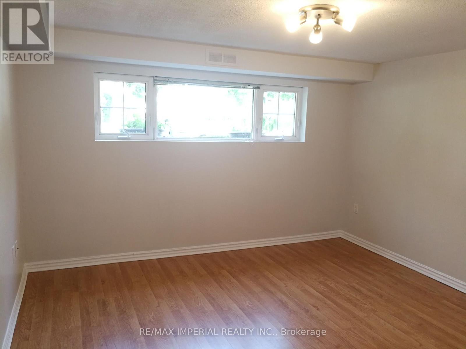 22 Miller Road, Oakville, Ontario  L6H 1J6 - Photo 9 - W12931370