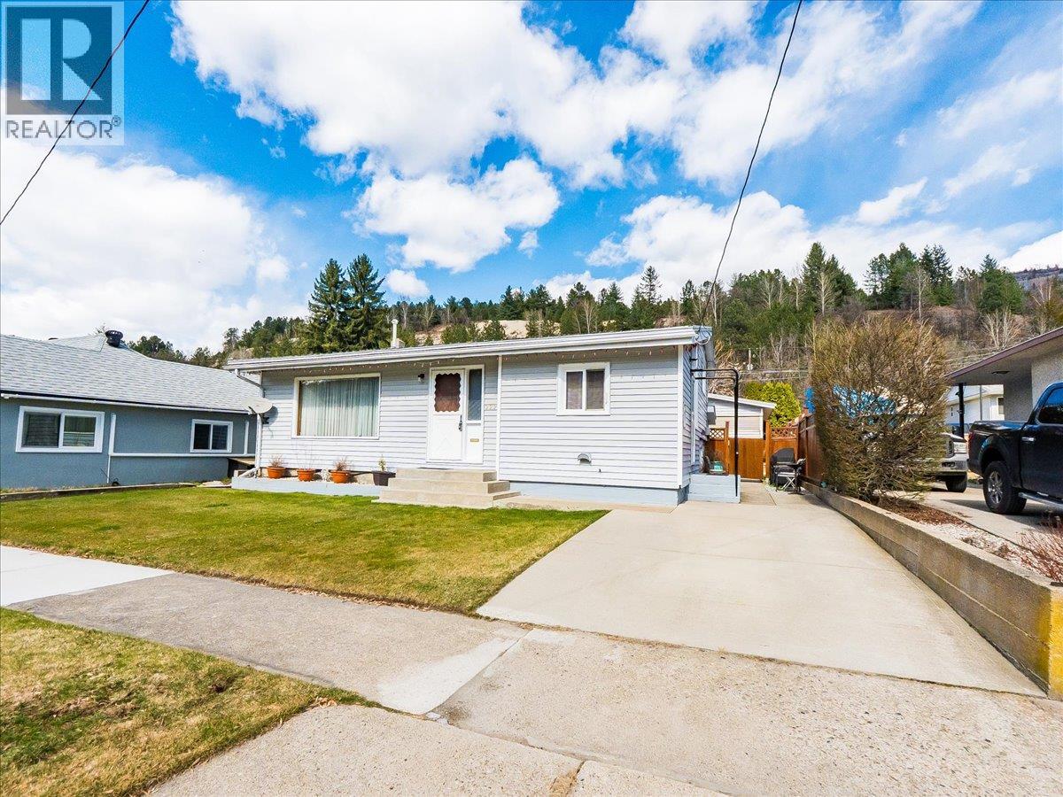 2225 7th Avenue, Trail, British Columbia  V1R 3C9 - Photo 3 - 10380908