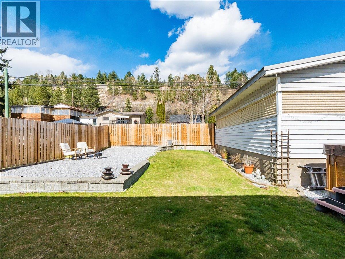 2225 7th Avenue, Trail, British Columbia  V1R 3C9 - Photo 42 - 10380908