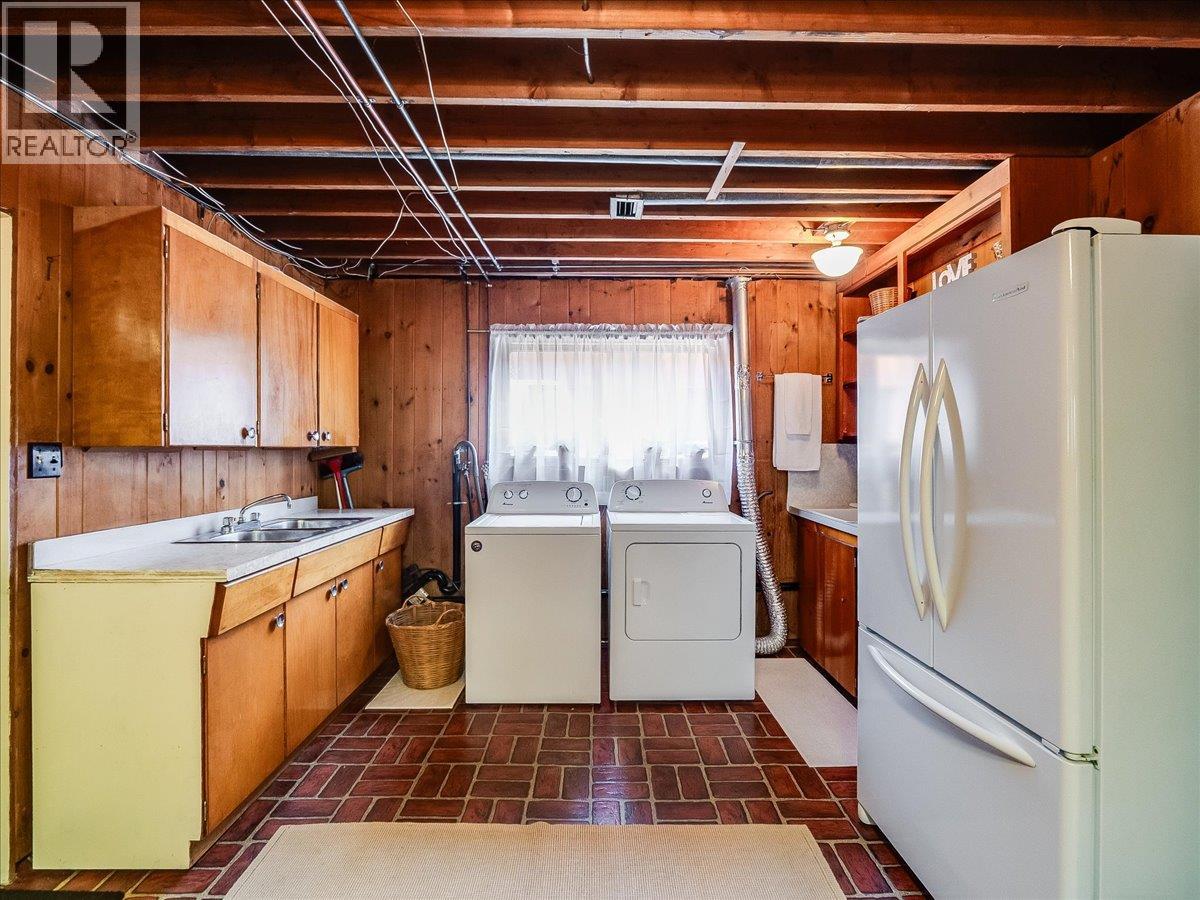 2225 7th Avenue, Trail, British Columbia  V1R 3C9 - Photo 28 - 10380908