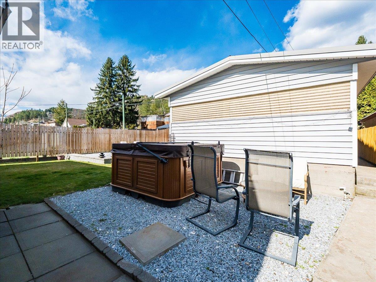 2225 7th Avenue, Trail, British Columbia  V1R 3C9 - Photo 45 - 10380908