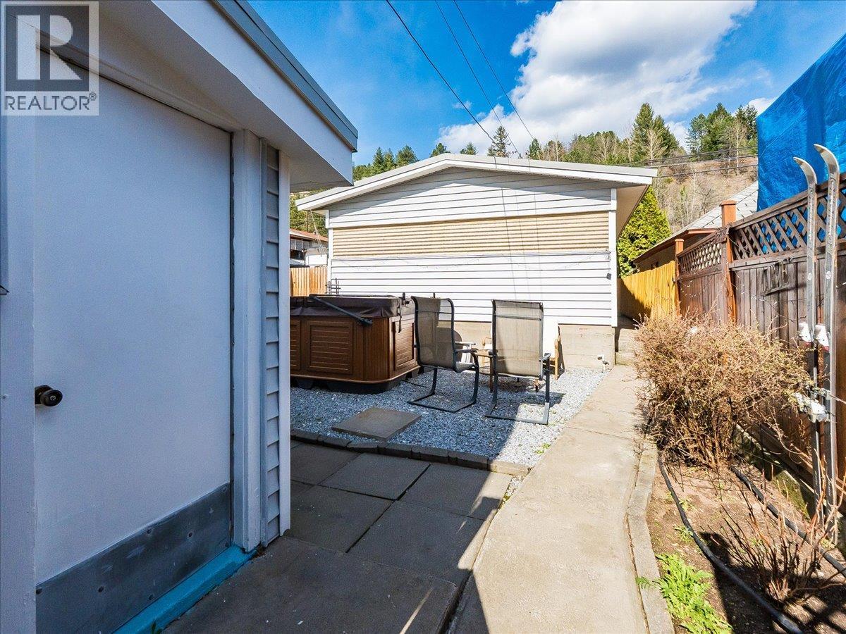 2225 7th Avenue, Trail, British Columbia  V1R 3C9 - Photo 46 - 10380908