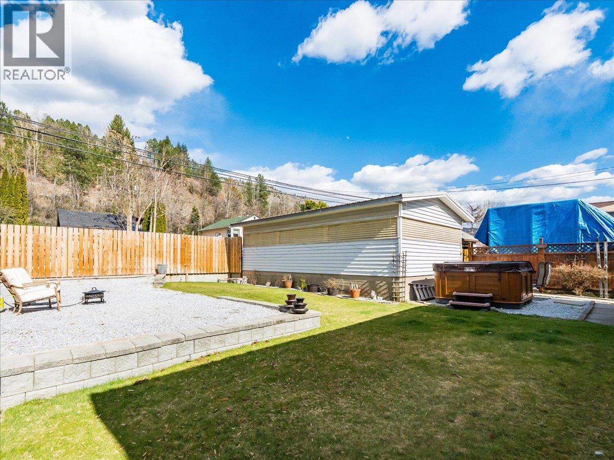 2225 7th Avenue, Trail, British Columbia  V1R 3C9 - Photo 48 - 10380908