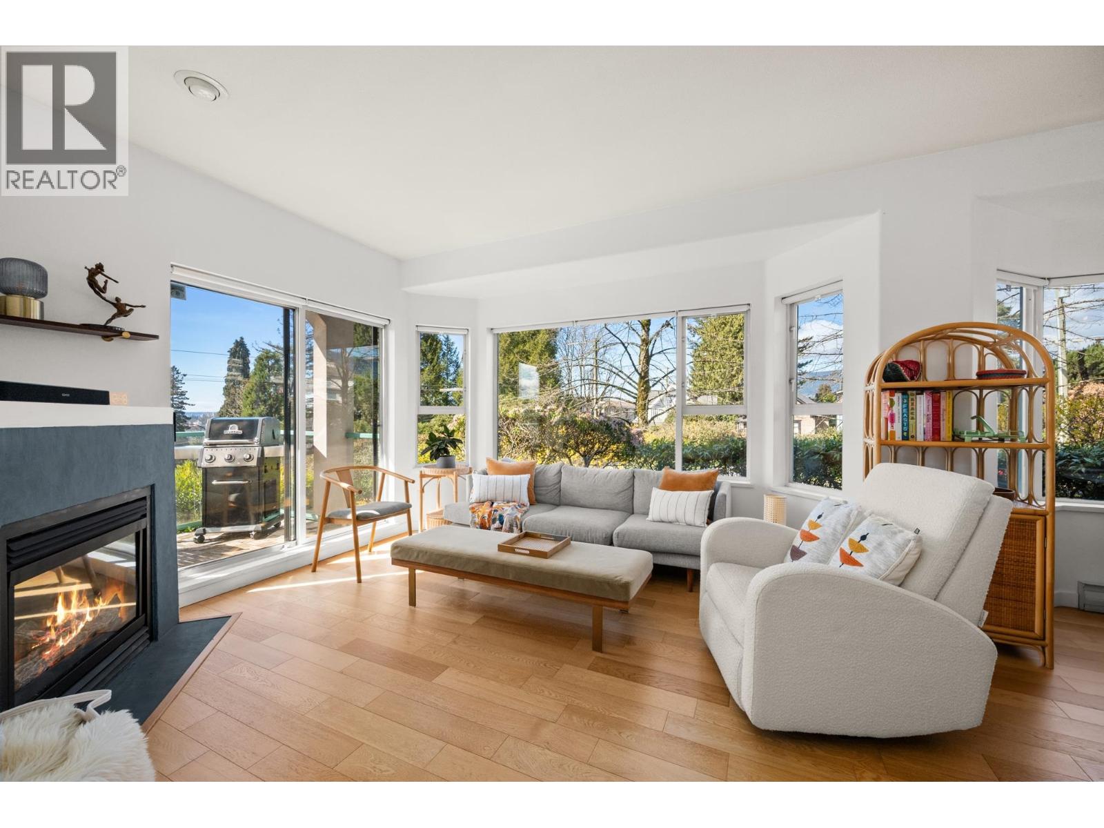 103 177 W 5th Street, North Vancouver, British Columbia V7M 1J6 - Photo 3 - R3102791