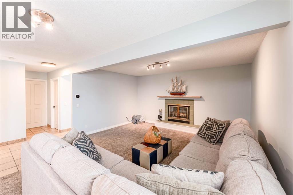 215 Scenic Way Nw, Calgary, Alberta  T3L 1B6 - Photo 20 - A2294245