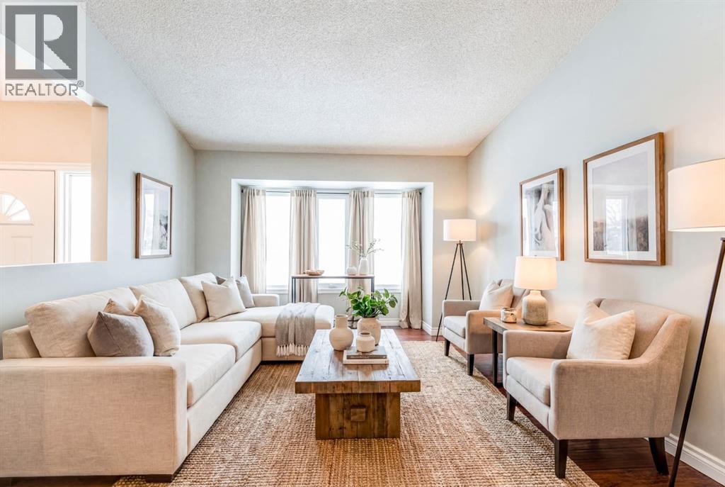 215 Scenic Way Nw, Calgary, Alberta  T3L 1B6 - Photo 5 - A2294245