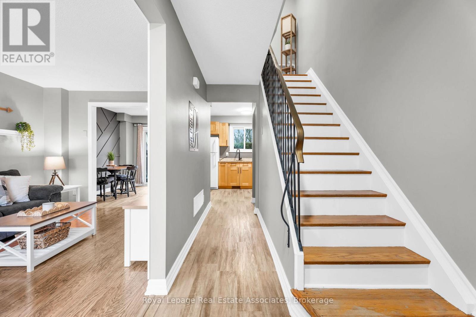 31 - 20 Mountainview Road S, Halton Hills, Ontario  L7G 4K3 - Photo 3 - W12886620