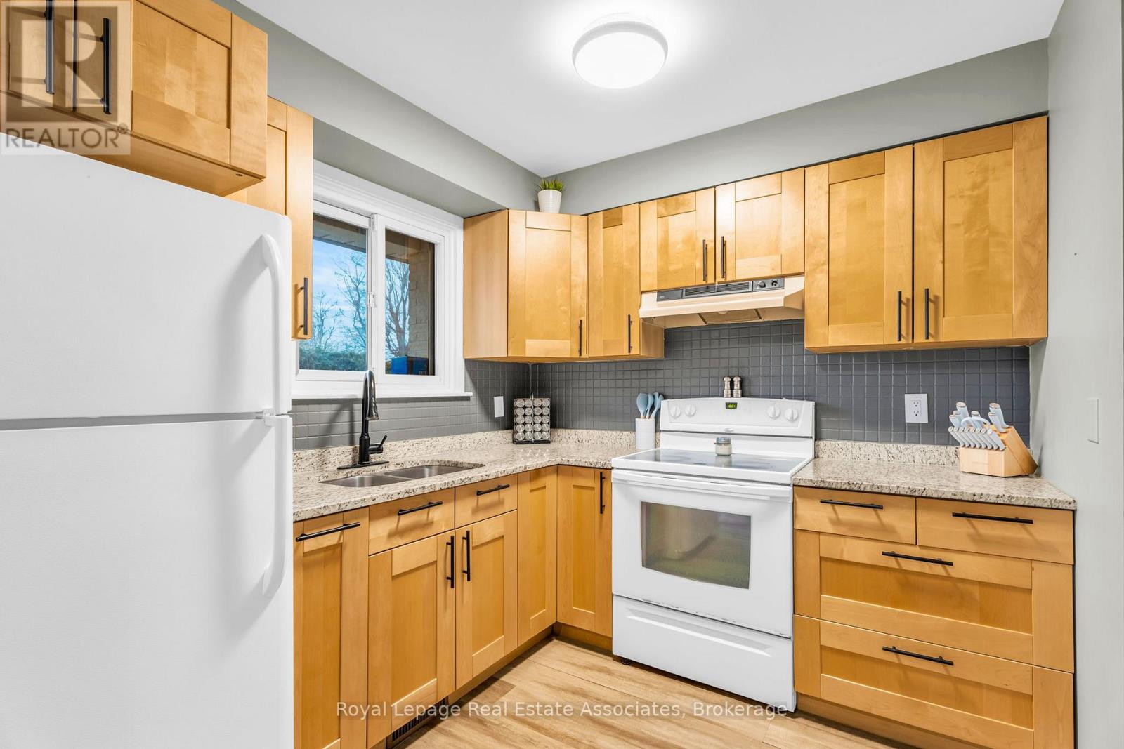 31 - 20 Mountainview Road S, Halton Hills, Ontario  L7G 4K3 - Photo 11 - W12886620