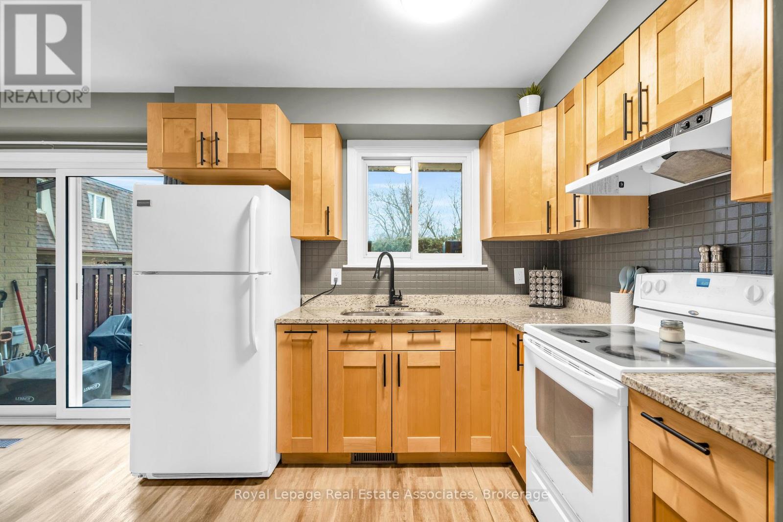 31 - 20 Mountainview Road S, Halton Hills, Ontario  L7G 4K3 - Photo 12 - W12886620