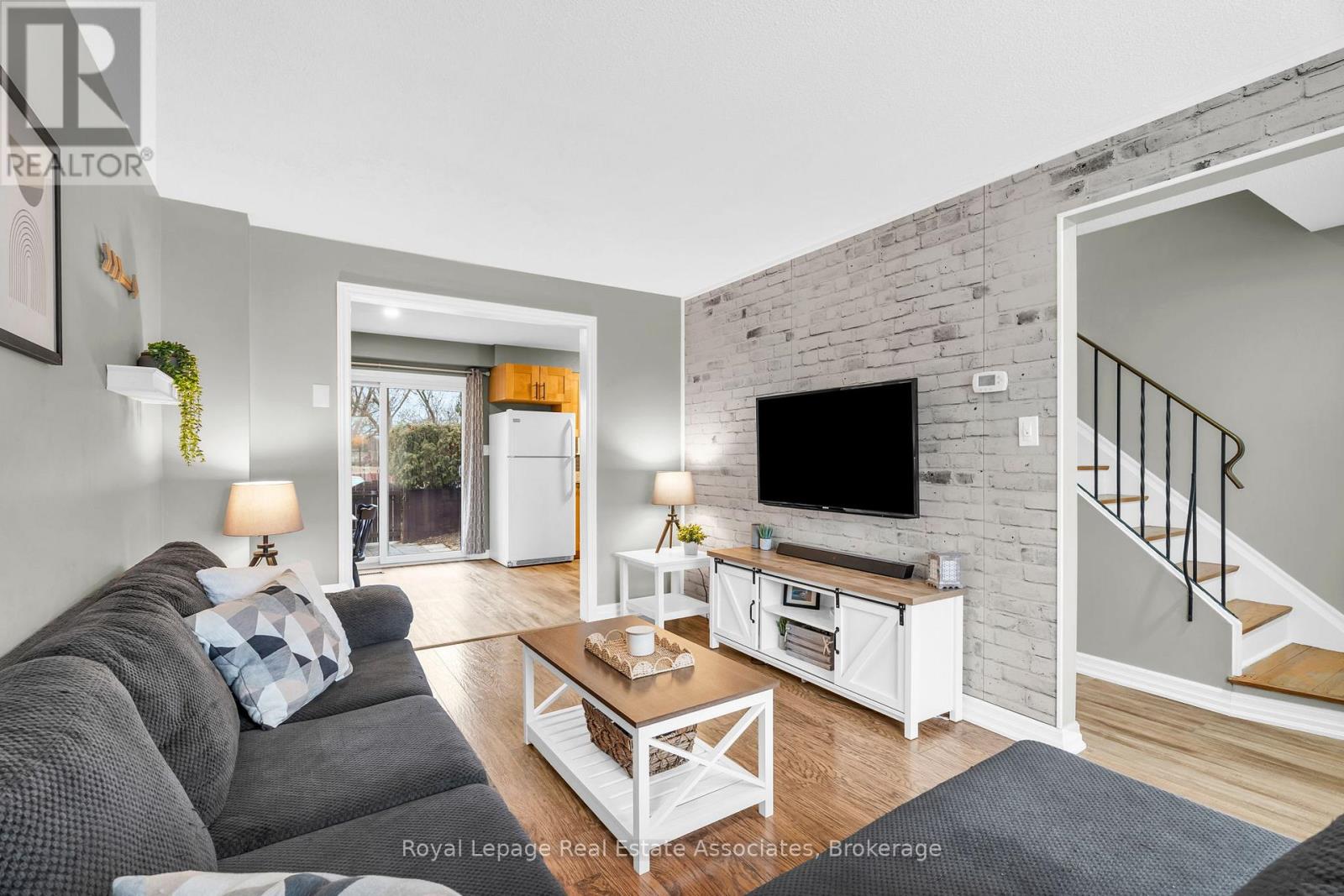 31 - 20 Mountainview Road S, Halton Hills, Ontario  L7G 4K3 - Photo 4 - W12886620