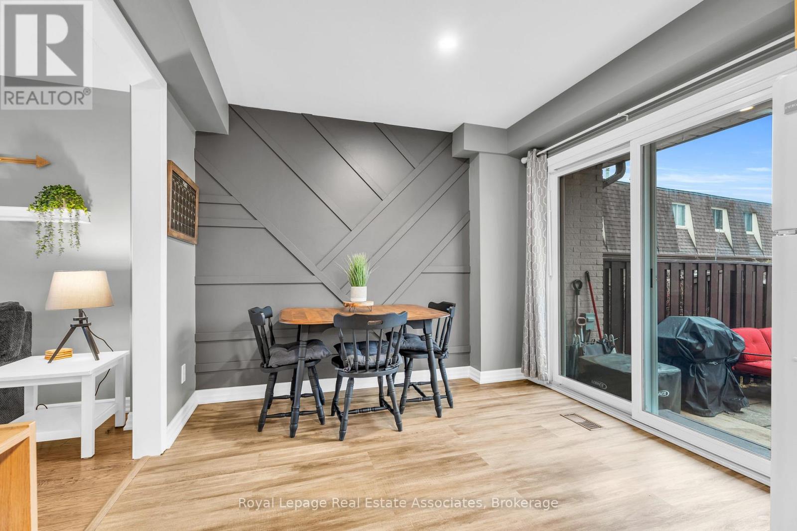 31 - 20 Mountainview Road S, Halton Hills, Ontario  L7G 4K3 - Photo 9 - W12886620