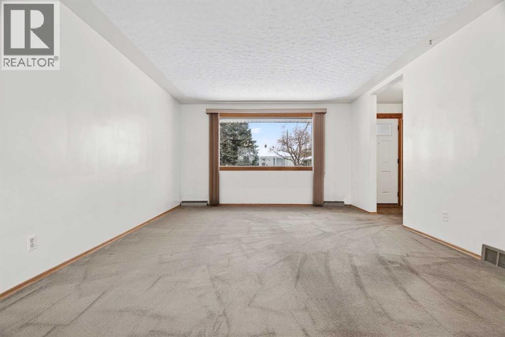 58 Westwood Drive SW, Calgary, Alberta  T3C 2V7 - Photo 10 - A2294238