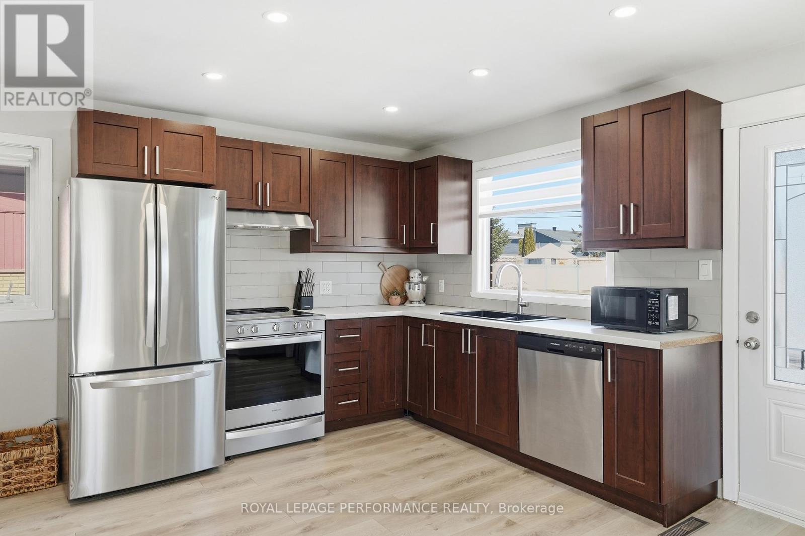 990 Laviolette Street, Clarence-Rockland, Ontario  K4K 1B9 - Photo 4 - X12931386