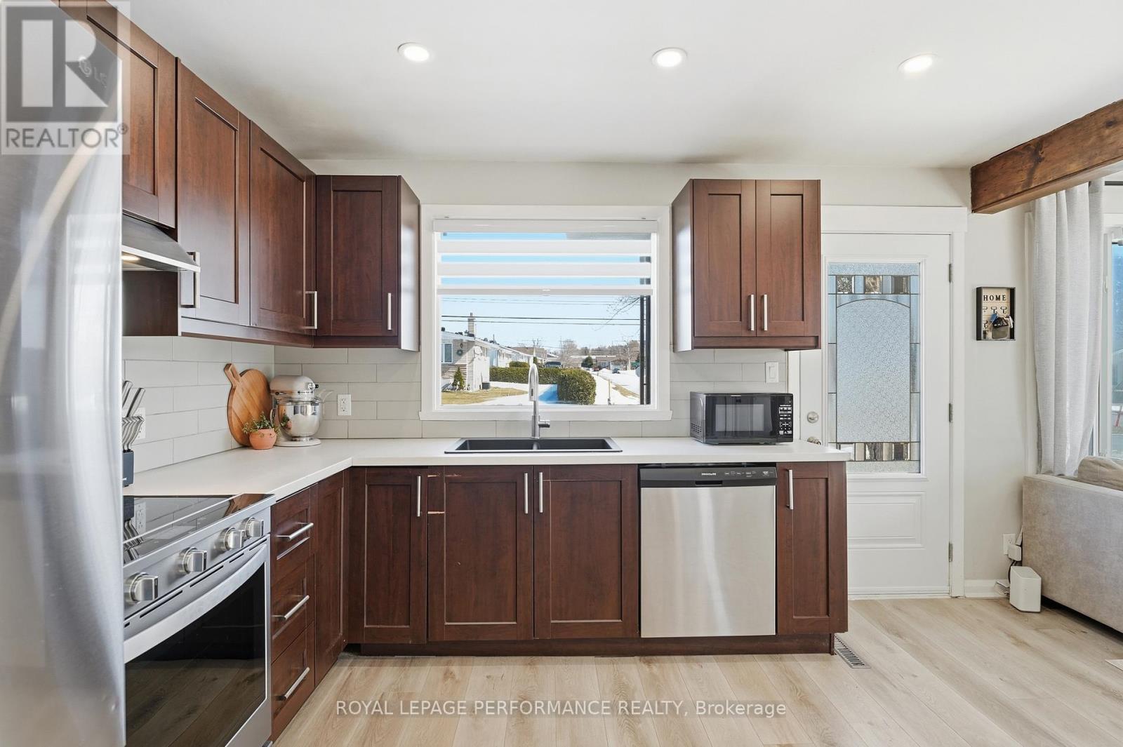 990 Laviolette Street, Clarence-Rockland, Ontario  K4K 1B9 - Photo 5 - X12931386