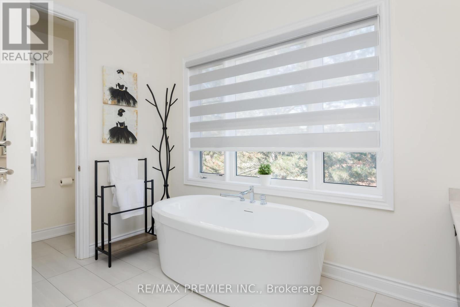 18 Inverness Way, Bradford West Gwillimbury, Ontario  L3Z 0W4 - Photo 31 - N12931388