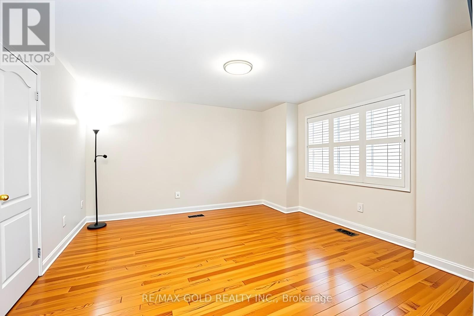 321 Queen Mary Drive, Brampton, Ontario  L7A 3S6 - Photo 19 - W12890402