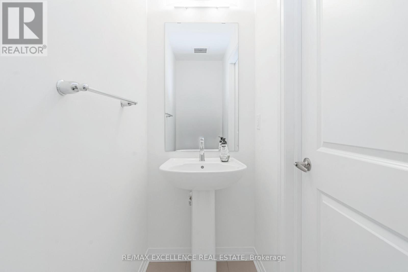 12 Hine Road, Brantford, Ontario  N3T 0W4 - Photo 5 - X12931376