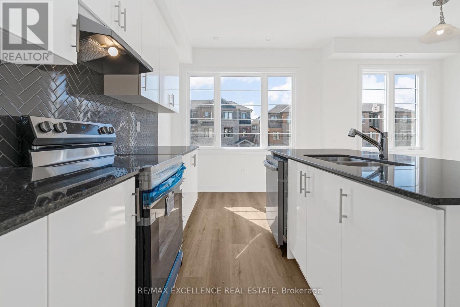 12 Hine Road, Brantford, Ontario  N3T 0W4 - Photo 8 - X12931376