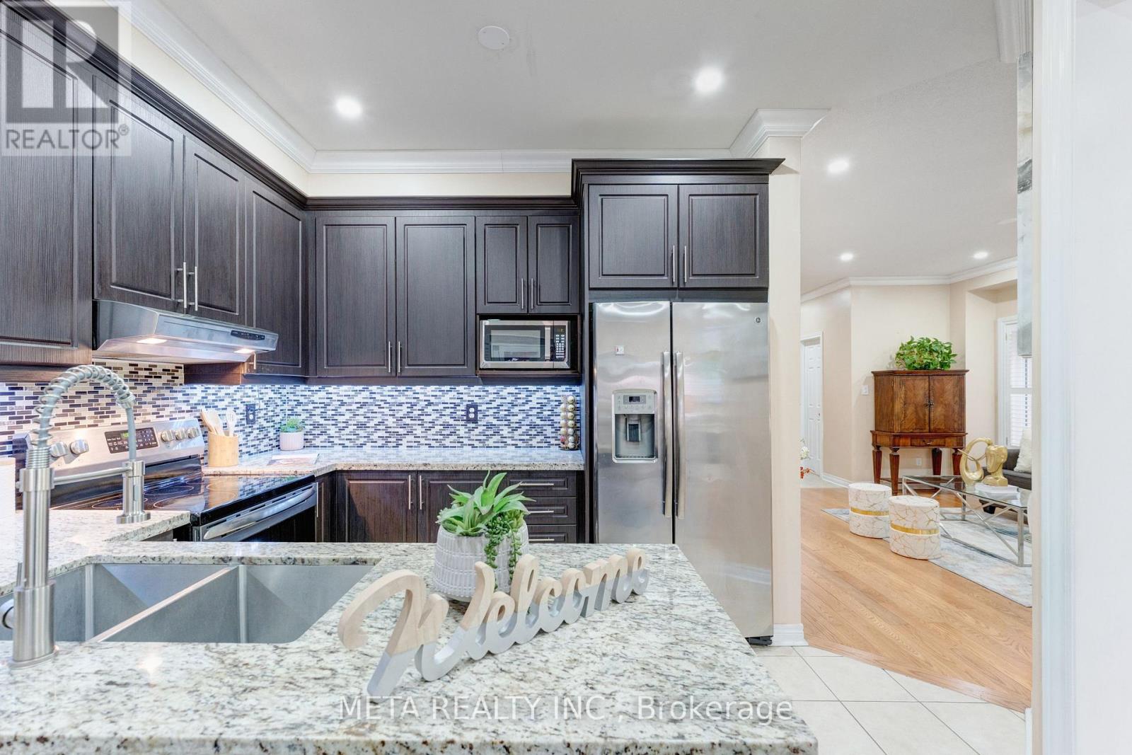 30 Krakow Street, Brampton, Ontario L6Y 0K7 - Photo 9 - W12906932