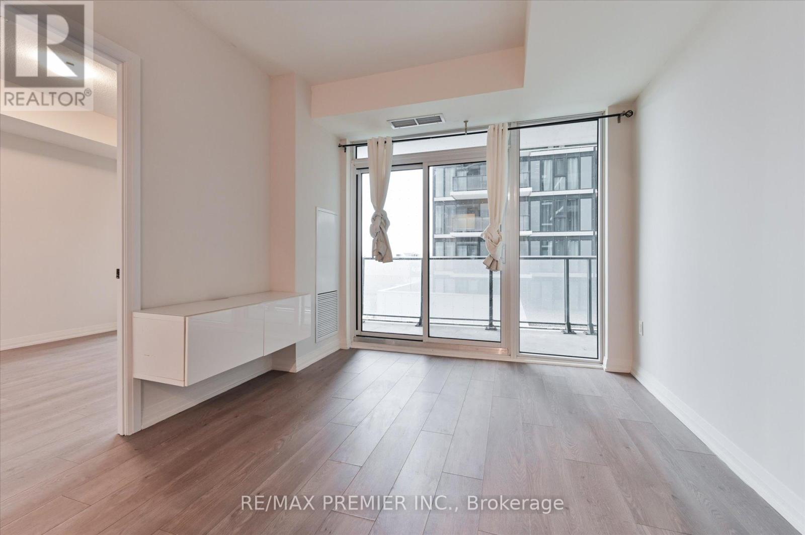 308 - 9000 Jane Street, Vaughan, Ontario  L4K 0M6 - Photo 5 - N12930436