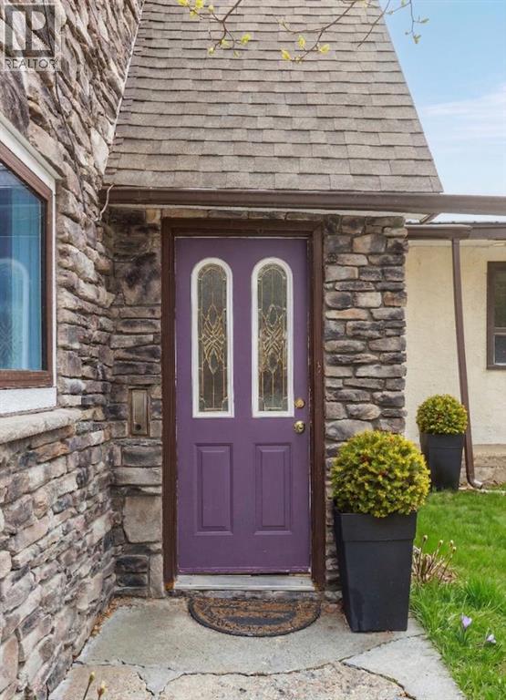 176 1 Street Sw, Medicine Hat, Alberta  T1A 3Y9 - Photo 3 - A2282338