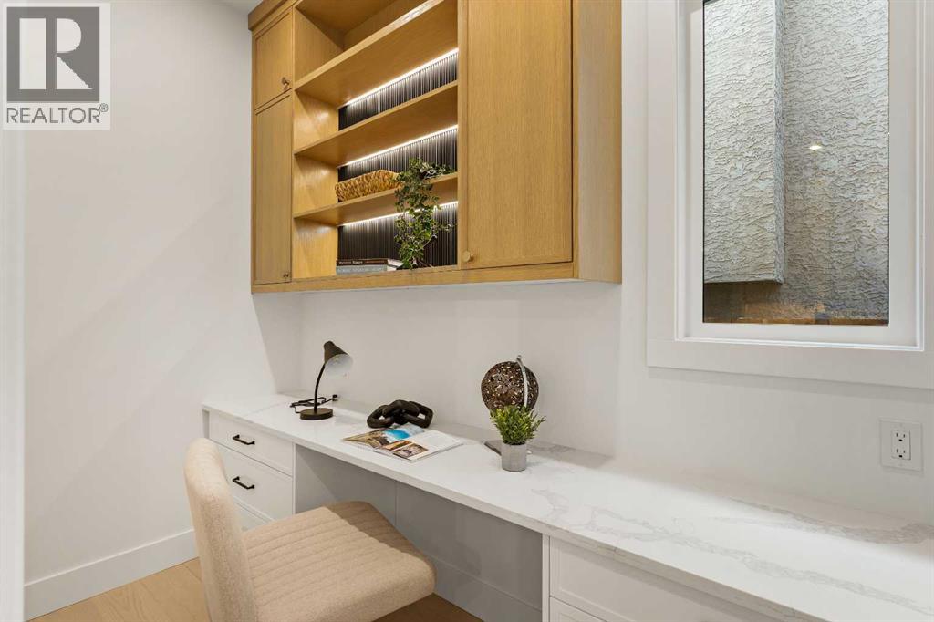 2411 25 Avenue Nw, Calgary, Alberta  T2M 2C6 - Photo 13 - A2287275