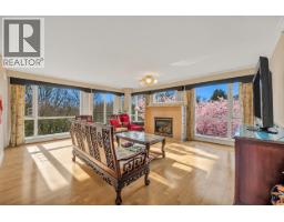 <div class="price">$1,798,000</div> 412 618 W 45th Avenue, Vancouver<br><div style="margin-bottom:8px;"><small>Sutton Group Seafair Realty<br>re/max Westcoast</small></div><div class='bed_bath'>3 Bed | 2 Bath</div>