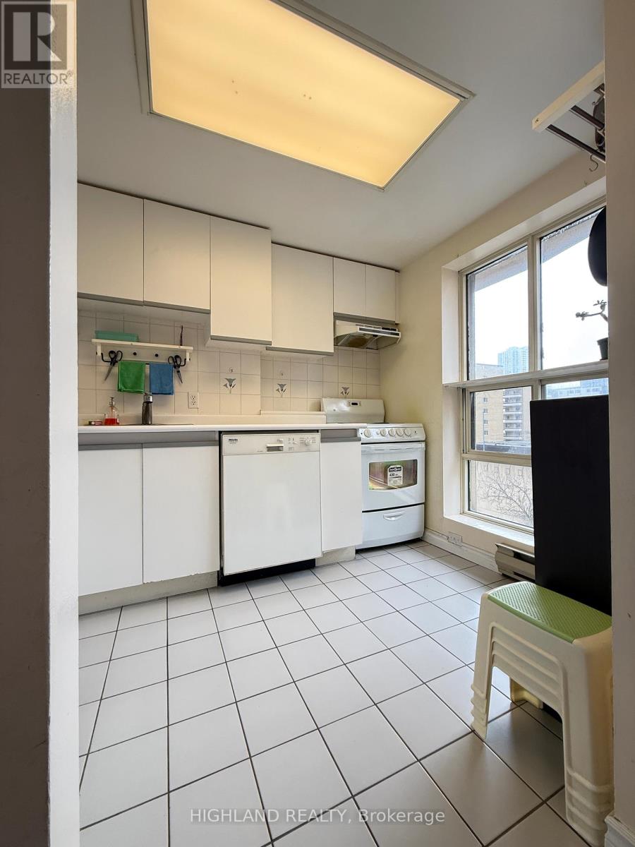 611 - 88 Charles Street E, Toronto, Ontario  M4Y 2W7 - Photo 19 - C12931412