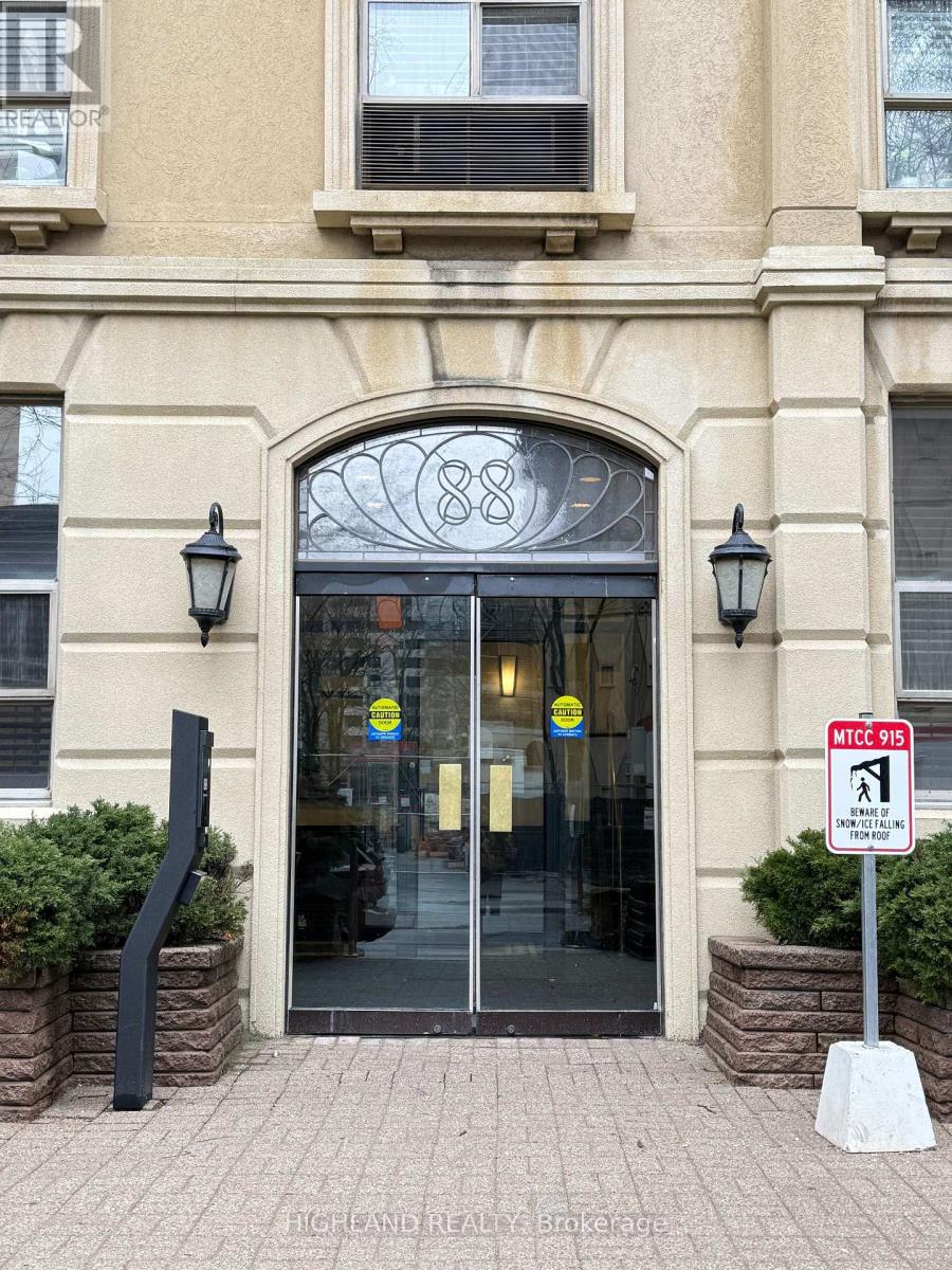 611 - 88 Charles Street E, Toronto, Ontario  M4Y 2W7 - Photo 2 - C12931412
