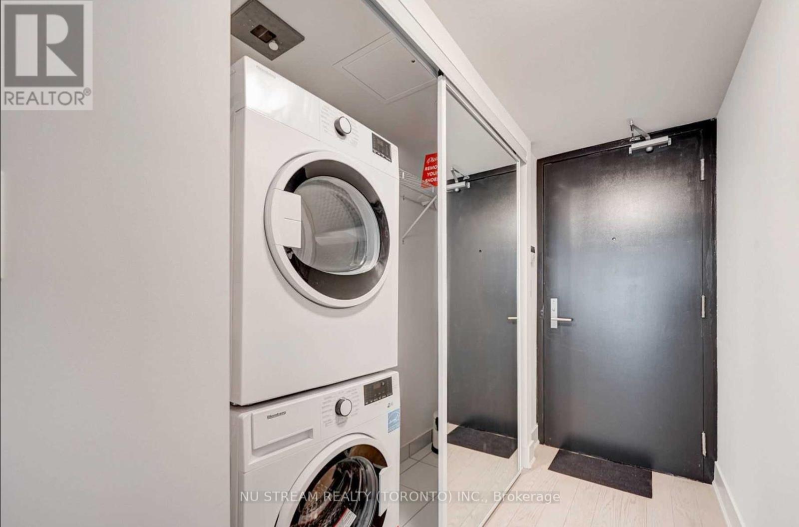 1620 - 955 Bay Street, Toronto, Ontario  M5S 0C6 - Photo 6 - C12931428