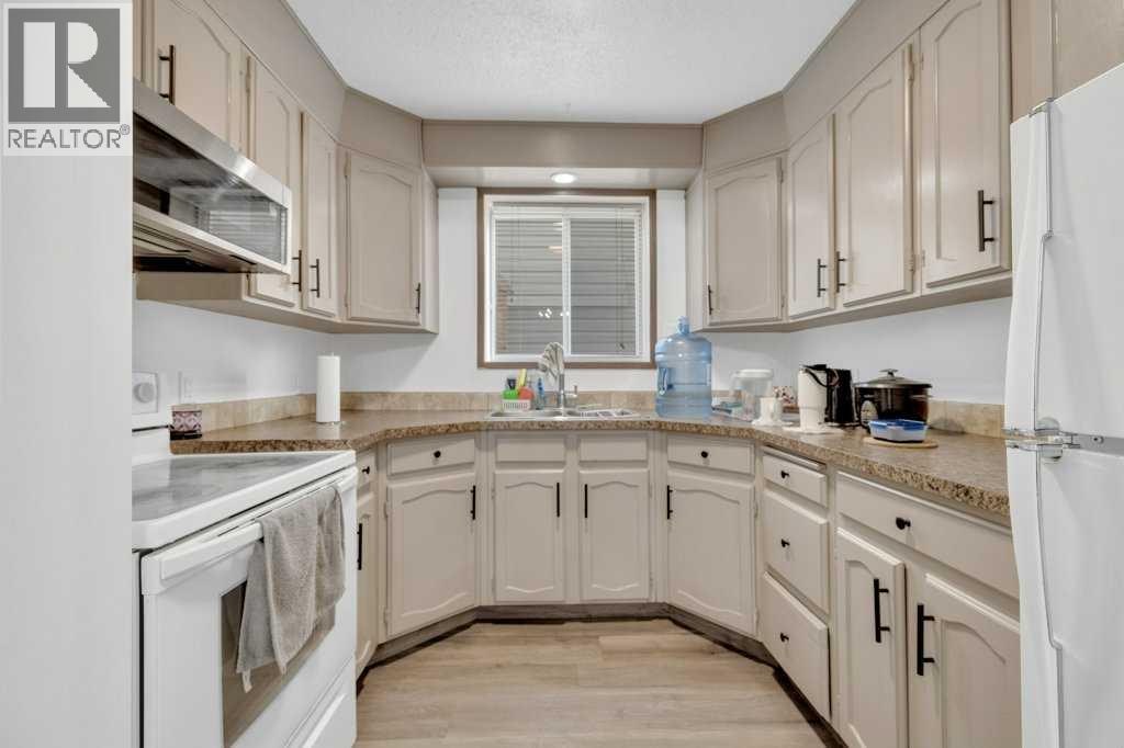 5014, 5016 52 Avenue, Ponoka, Alberta  T4J 1H5 - Photo 9 - A2285091