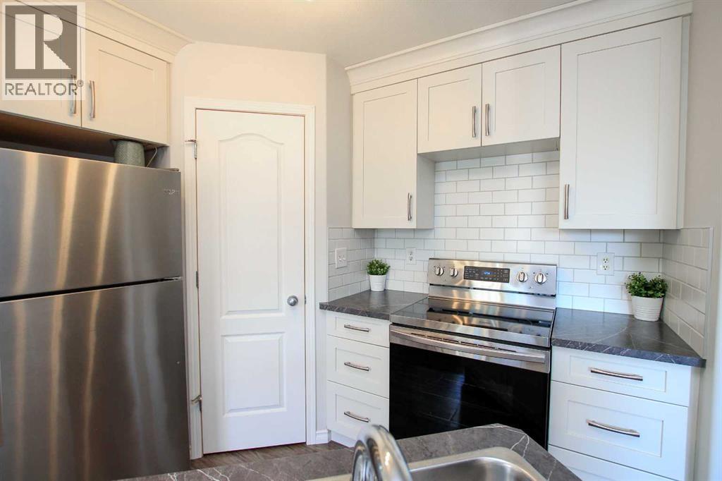 60 Arnold Close, Red Deer, Alberta  T4R 3G3 - Photo 9 - A2290072