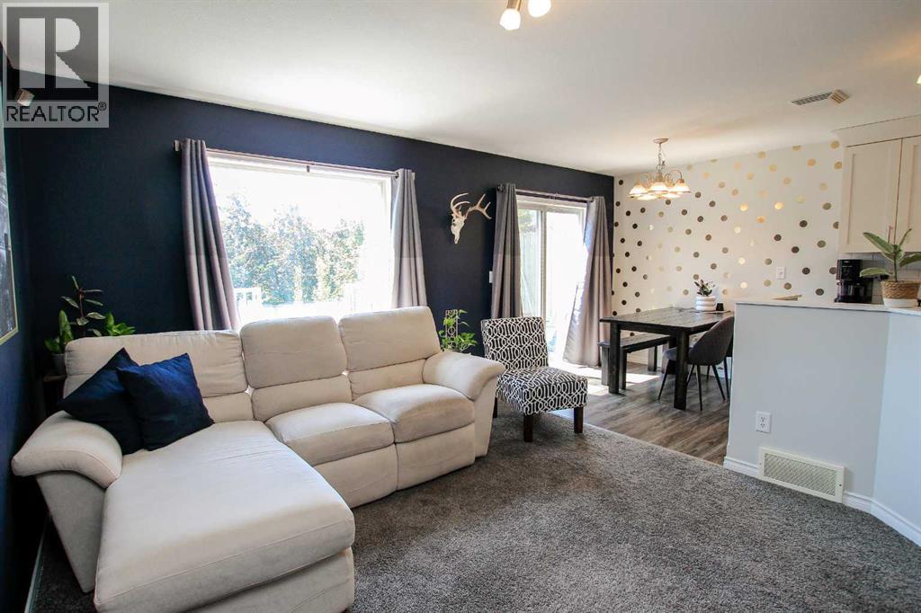 60 Arnold Close, Red Deer, Alberta  T4R 3G3 - Photo 6 - A2290072