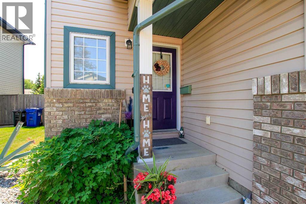 60 Arnold Close, Red Deer, Alberta  T4R 3G3 - Photo 3 - A2290072