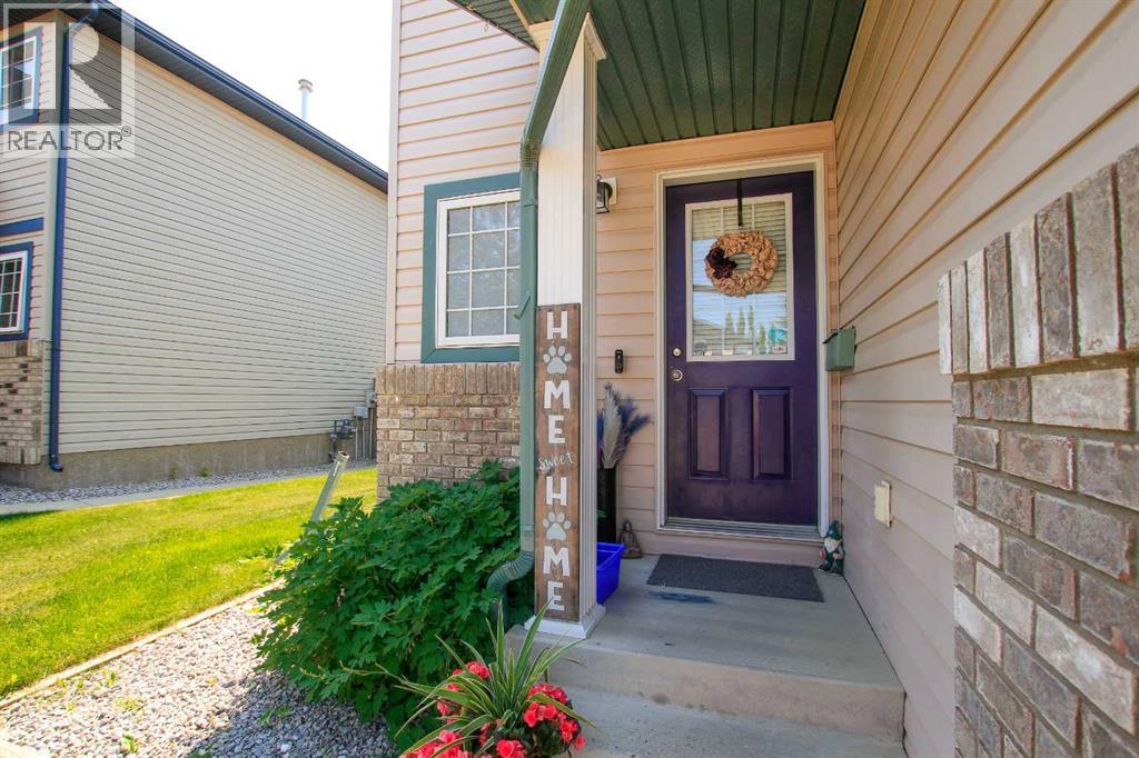 60 Arnold Close, Red Deer, Alberta  T4R 3G3 - Photo 4 - A2290072