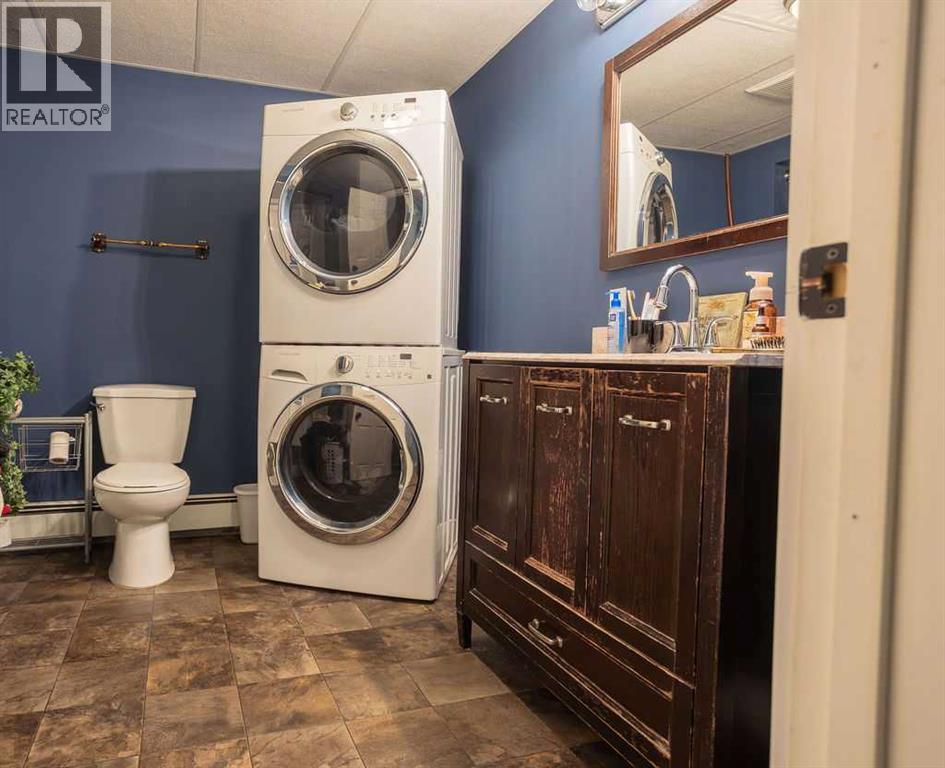 638 9 Avenue, Wainwright, Alberta  T9W 1B3 - Photo 38 - A2289251