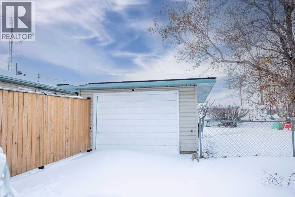 638 9 Avenue, Wainwright, Alberta  T9W 1B3 - Photo 46 - A2289251