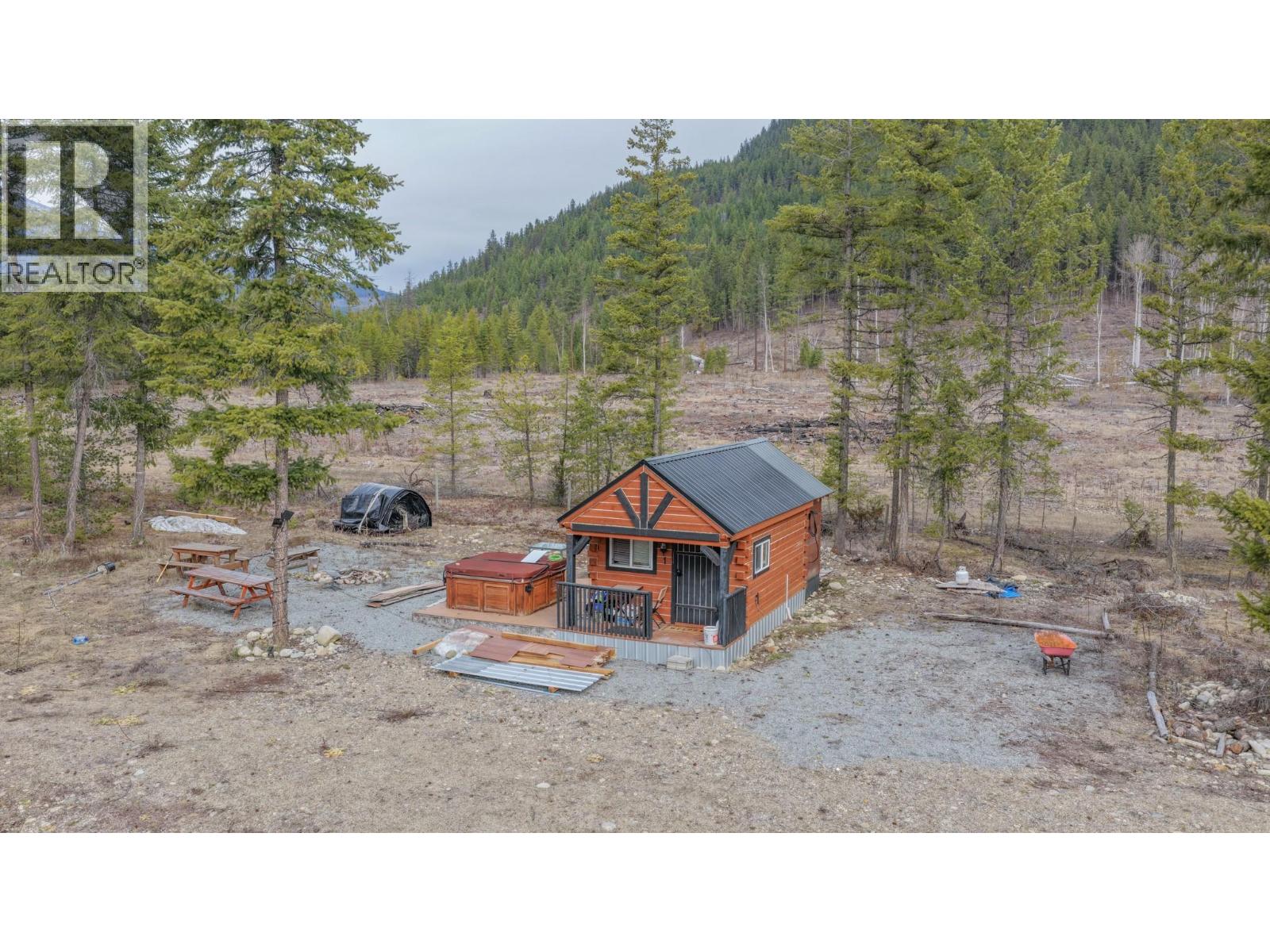 183 CALDER Road, Edgewood, British Columbia