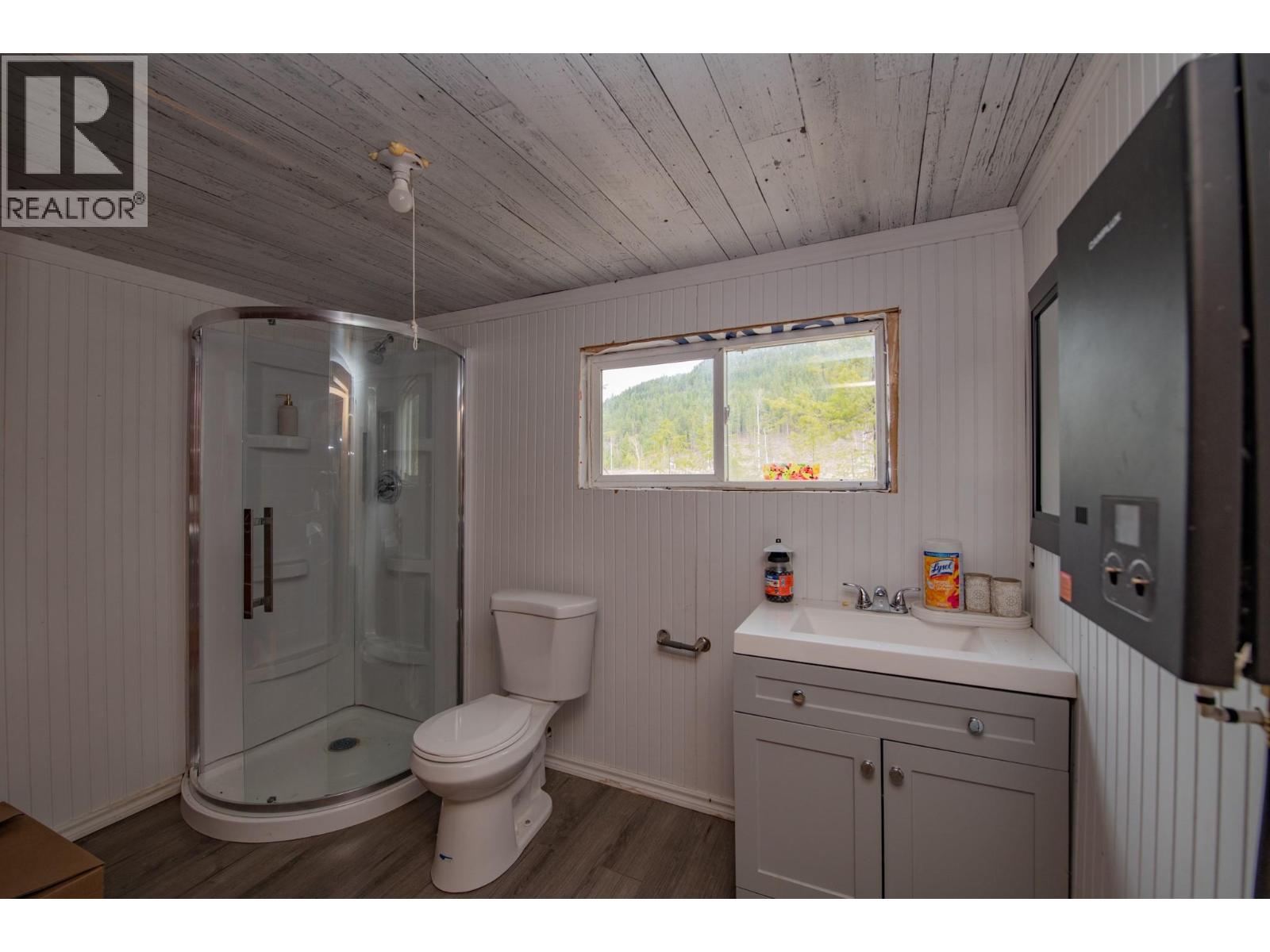 183 Calder Road, Edgewood, British Columbia  V0G 1J0 - Photo 9 - 10374108