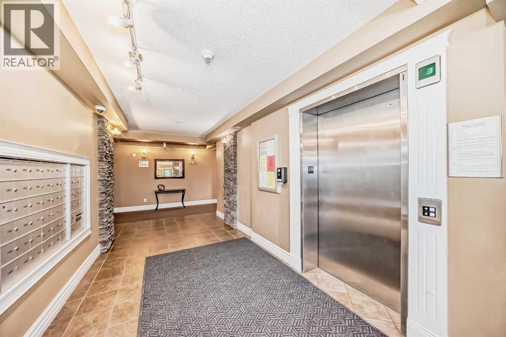 303, 369 Rocky Vista Park Nw, Calgary, Alberta  T3G 5K7 - Photo 3 - A2280300
