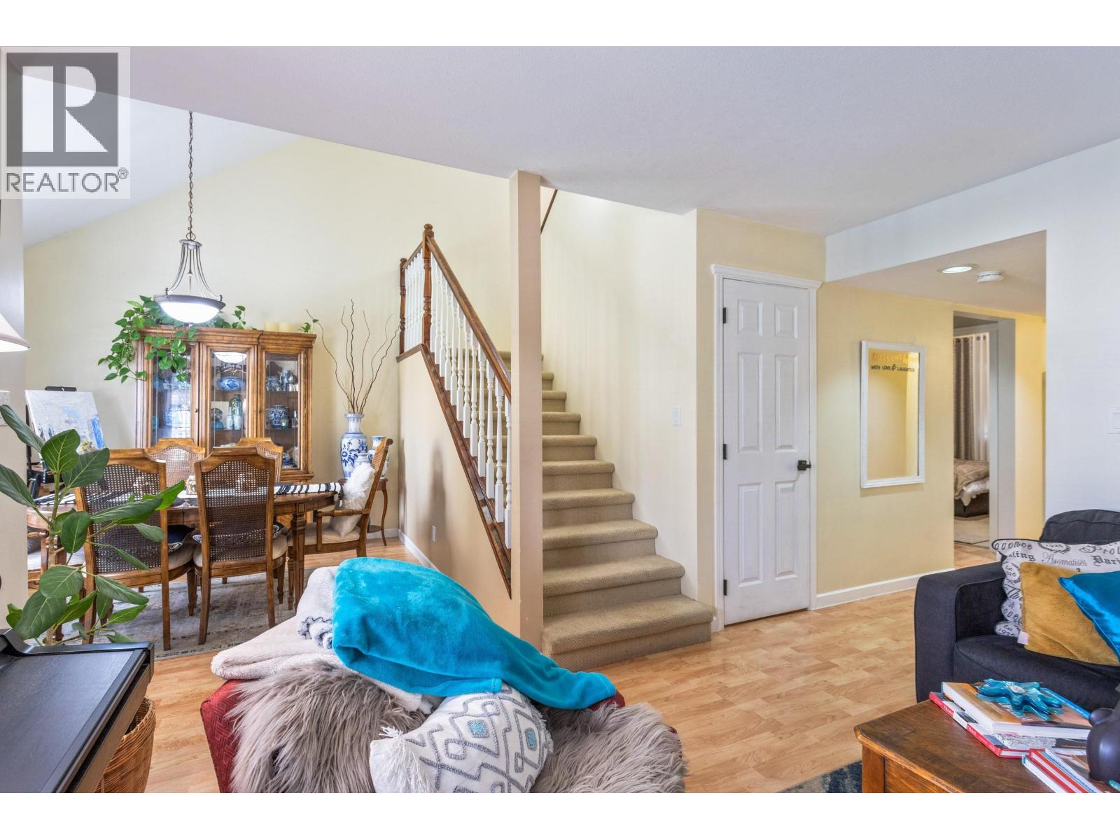 205 1518 Bowser Avenue, North Vancouver, British Columbia  V7P 2Y3 - Photo 4 - R3104353