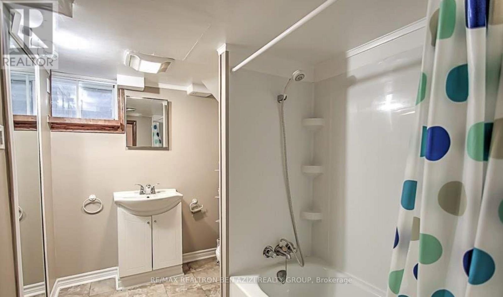 49 Don Mor Drive, Newmarket, Ontario  L3Y 1G8 - Photo 18 - N12931434