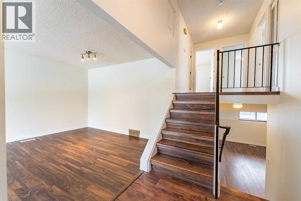 15 Scenic Rise Nw, Calgary, Alberta  T3L 1A6 - Photo 5 - A2293814