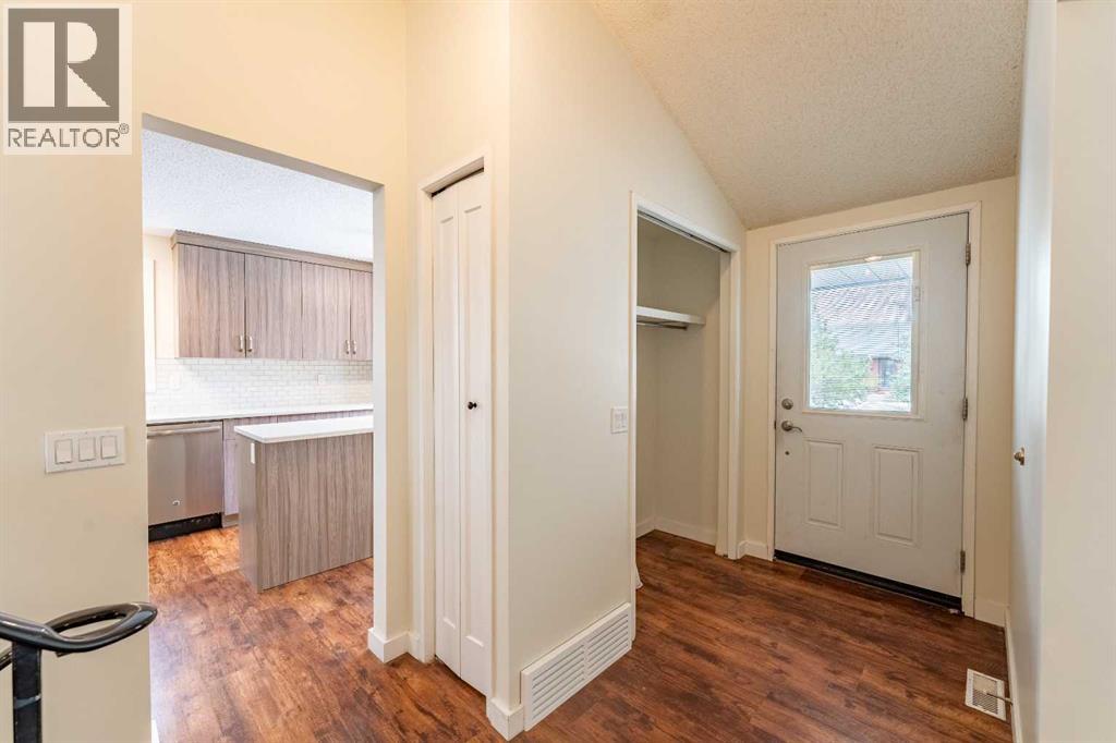 15 Scenic Rise Nw, Calgary, Alberta  T3L 1A6 - Photo 3 - A2293814